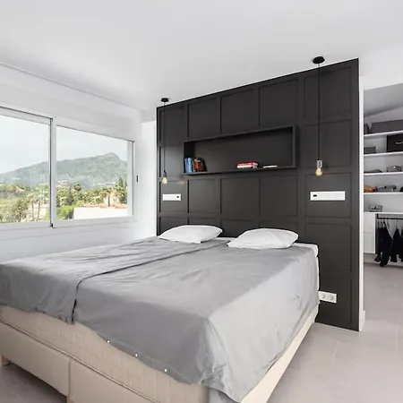Scandinavian 3 Bdrm Penthouse דירה *