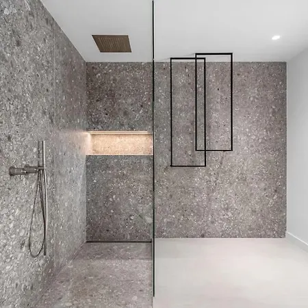 Scandinavian 3 Bdrm Penthouse דירה *
