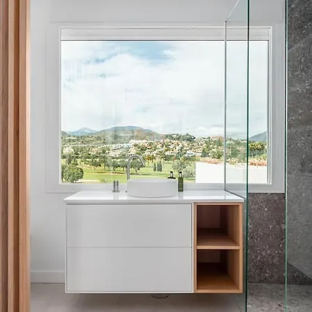 דירה Scandinavian 3 Bdrm Penthouse