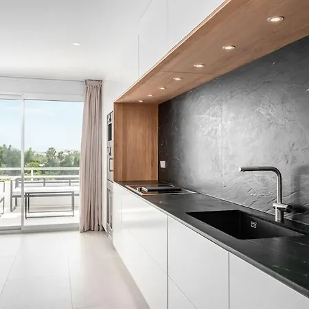 דירה Scandinavian 3 Bdrm Penthouse *